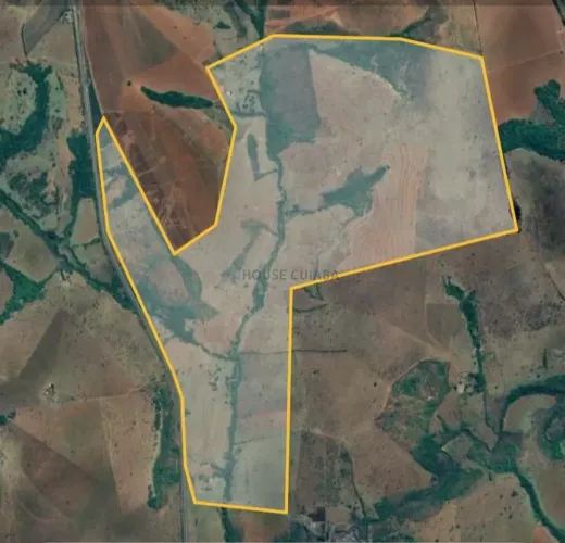 Área total de 94 alqueires, sendo aproximadamente 70% agricultável, com outorga