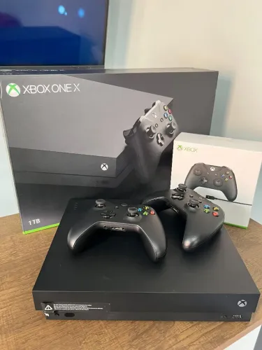 Xbox One X 1TB + 2 Controles - Completo e Muito Conservado