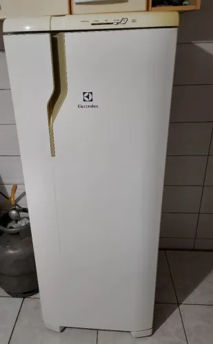 Geladeira Eletrolux funcionando 100%