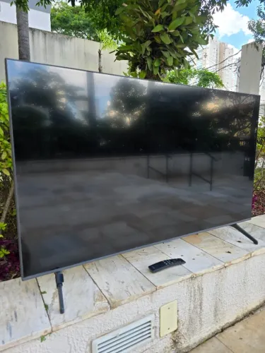 TV Samsung Crystal UHD TU7000 50 4k - Avariada