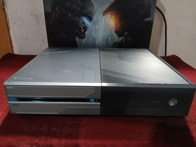 Xbox one edição Halo 5 em ótimo estado 