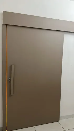Porta de madeira compensada