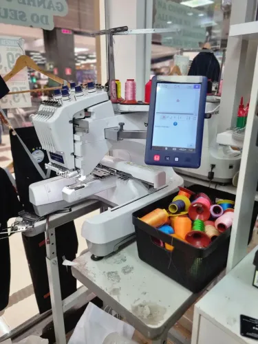 Vendo maquina de bordado marca Brother PR670E 6 agulhas.