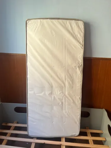 Mini cama infantil montessoriana 