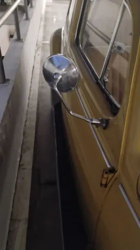 Espelho retrovisor redondo com haste em metal 