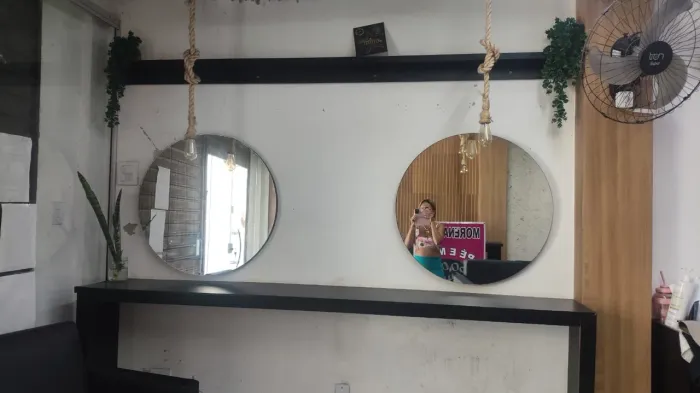 Bancadas Para Salão com Espelhos Redondos Modernos