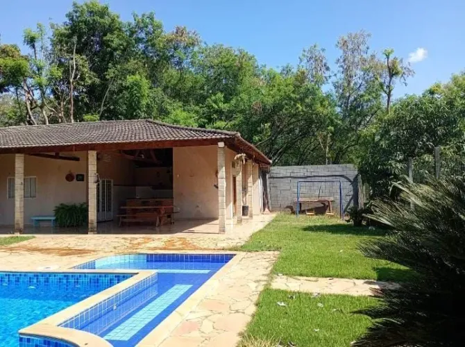 Casa com 1 Quarto(s) e 1 banheiro(s) para Alugar, 2000 m² por R$ 2800 / Mês