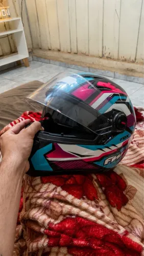 Capacete fw3 fechado com oculos interno seminovo poucas vezes usado