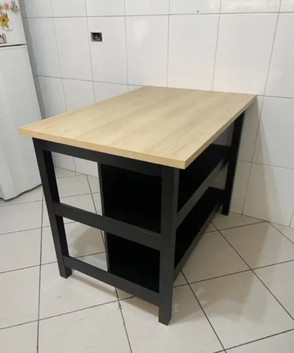 Mesa estilo industrial na caixa 