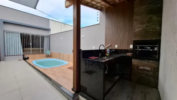 Casa em Itaoca Praia (Itapemirim/ES), localizada a 700 metros da praia.
