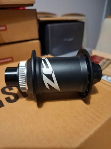 Cubo dianteiro Shimano Zee 20mm DH