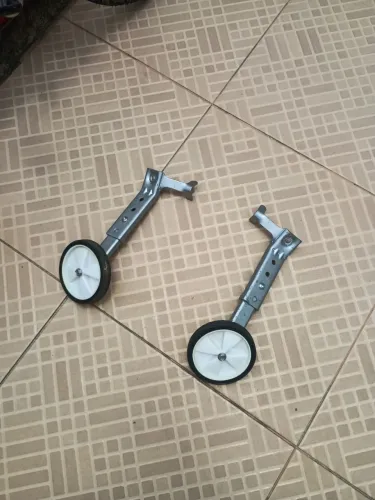 Vendo par de rodinhas para bicicleta ( bike ) ajustável para até aro 24
