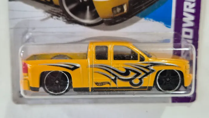 Hot Wheels Chevy Silverado 2012 Hot Trucks