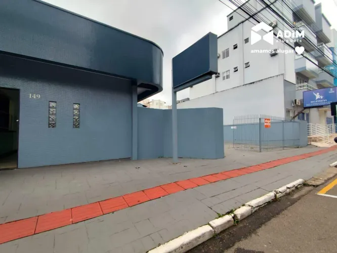 Aluguel Anual: Casa comercial de 160mts² privativo e 220mts² externo em Balneário Camboriú