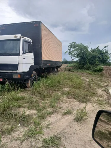 Vende se caminhão bau 130mil motor zero estand  zap *