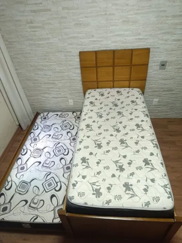 Excelente Cama de Solteiro Maciça 