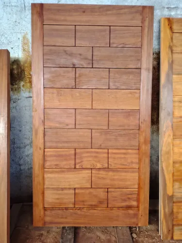 Porta de madeira maciça na madeira de jatobá tamanho 215 por 116