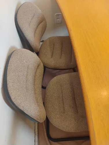 Mesa de escritório com 3 cadeiras 