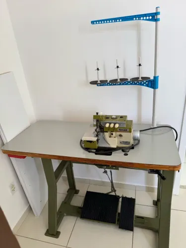 Vendo máquina de overloque!