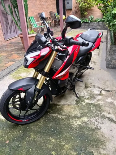 Moto bajaj Dominar 400