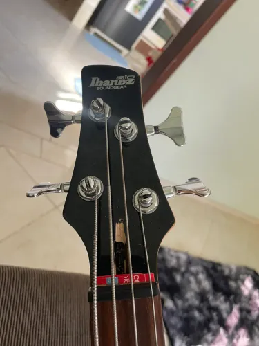 Baixo ibanez 4 cordas