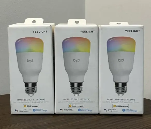 Kit com três Lampadas Smart RGB Xiaomi Yeelight