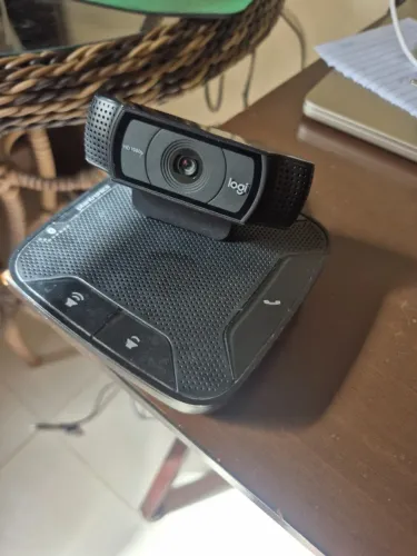 Audiospeakerphone Para Conferência Plantronics Calisto P620s + Camera Logi HD 1080p