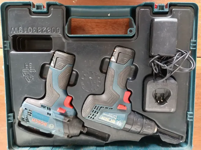 Kit de parasudeira Bosch 12V com maleta