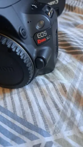 Camera Canon SL2 
