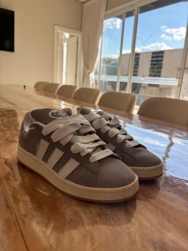 Tênis adidas campus cinza original, tamanho 41, usado poucas vezes e em ótimo estado