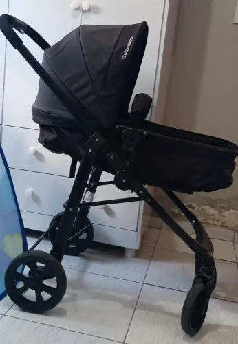 Carrinho de bebê e Bebê Conforto 