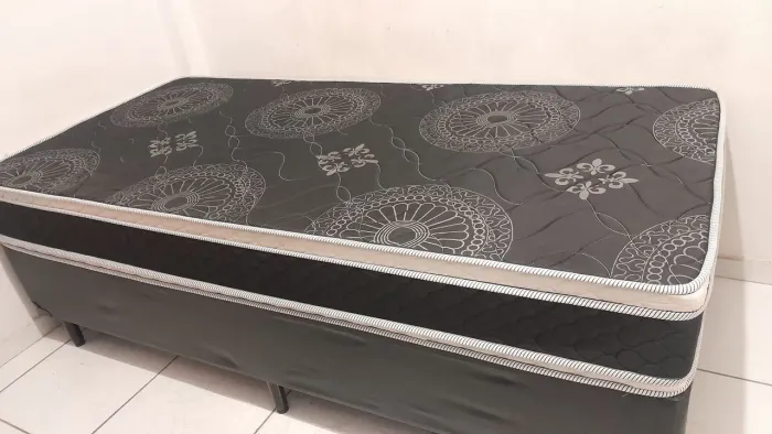 Cama box solteiro (semi nova)
