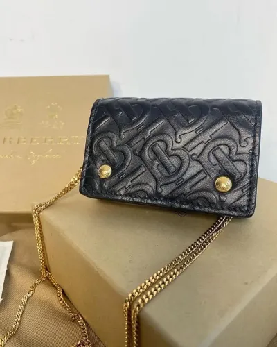 Burberry 8011333  Card Holder - Black  Peça exclusiva.