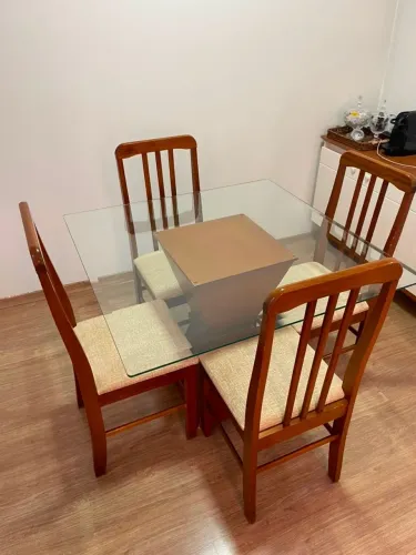 Vendo mesa de jantar 4 lugares