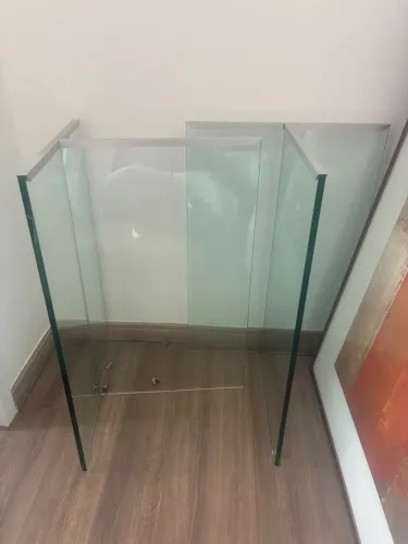 MESA DE VIDRO 90 x 140 cm - ESTRUTURA EM ALUMÍNIO