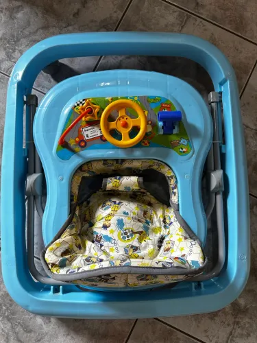 Andador de bebê (azul, bandeja com volante/brinquedos)