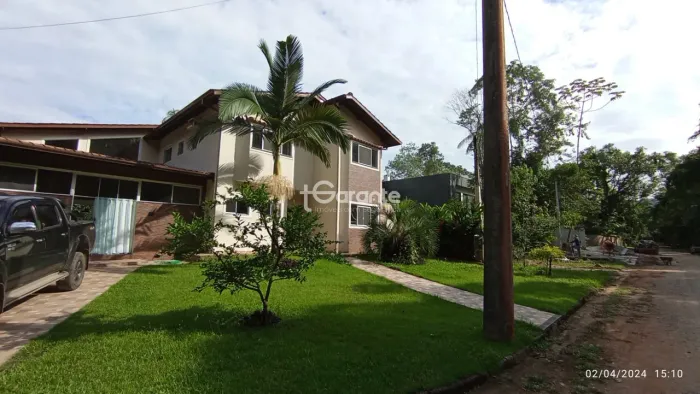 Casa em condomínio alto padrão à venda na Tabatinga, Caraguatatuba, com 4 quartos sendo 3