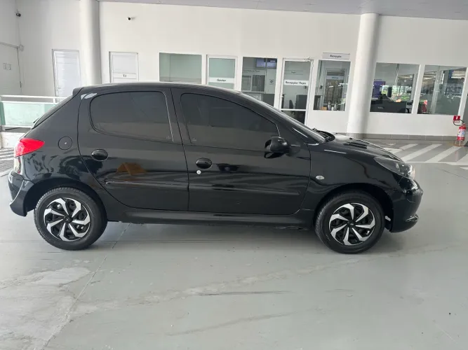 Peugeot 207 XR 1.4 Flex 8V 5P 2011
