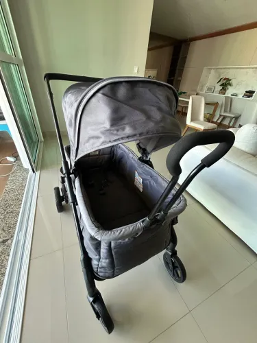 CARRINHO DE BEBÊ ESTILO AMERICANO - NOVO, NUNCA USADO!