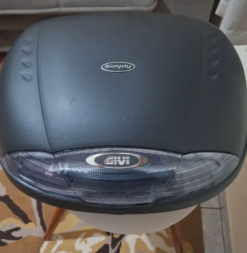 Baú Bauleto Givi Simply 45 Litros - Completo c/ Base e Chave