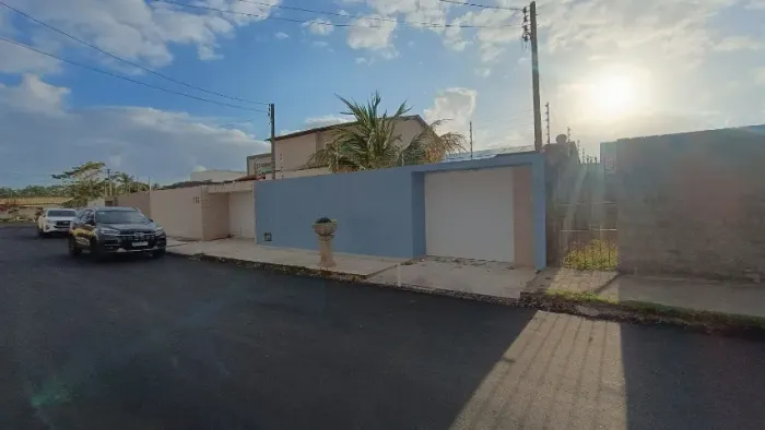 CASA COND. FECHADO NA MASSAGUEIRA