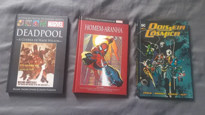Lote com 3 HQs Marvel/DC edições de luxo capa dura papel especial + 6 revistas de brinde.