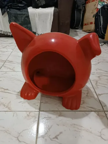 Casinha de Gato Vermelha - Pouco Usada
