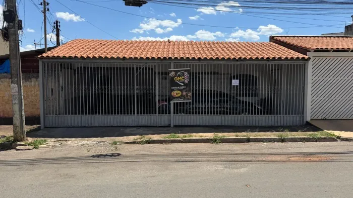 Aluga-se Casa de Fundos Recanto