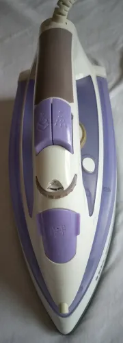 Ferro elétrico Black & Decker, a vapor, base ceramic gliss (antiaderente), modelo AJ
