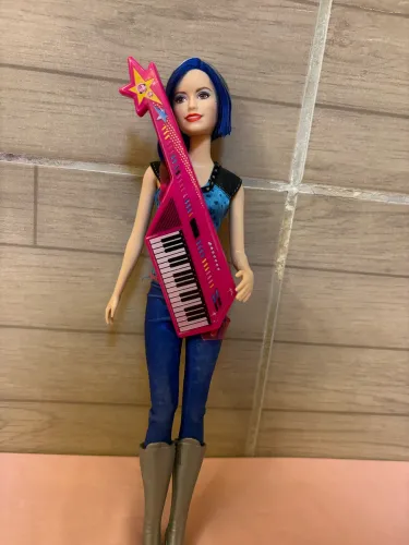 Boneca Barbie Zia Rock? n Royals Mattel