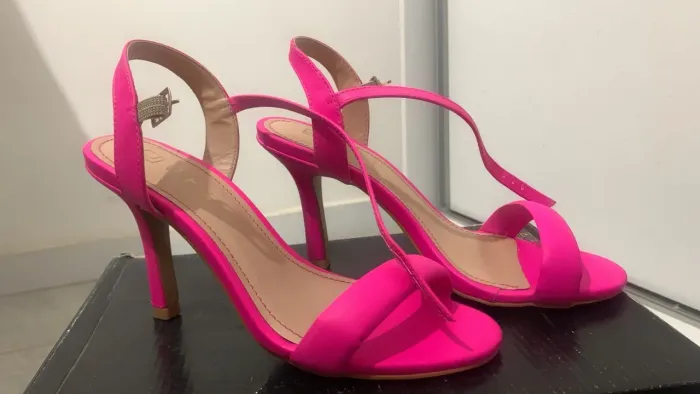 Sandalia feminina rosa elegante