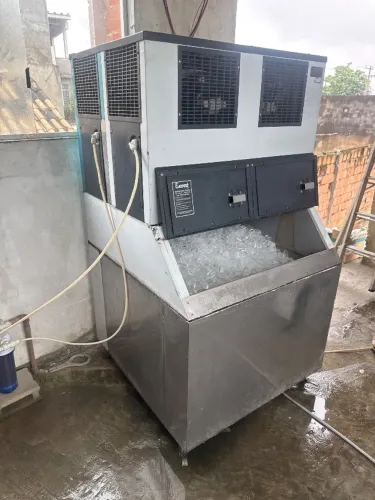 Duas máquinas de gelo everest 300kg em perfeito funcionamento 30.000 nas duas