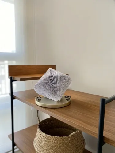 Escultura de Livro Dobrado: Arte Afetiva e Elegância