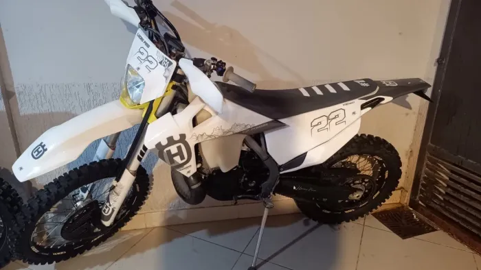 Husqvarna TE 300 81 horas impecável